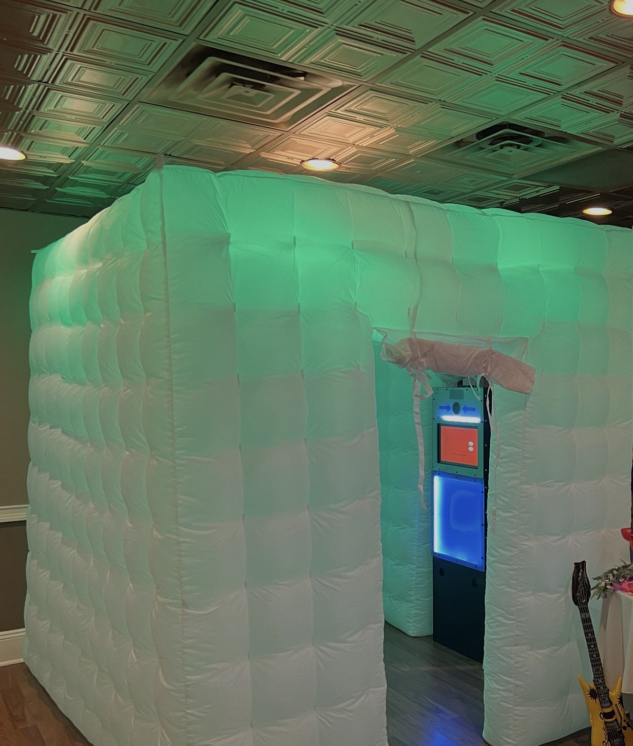 Gold enclosed LED booth package